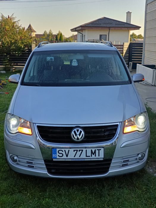 Vând Volkswagen Touran