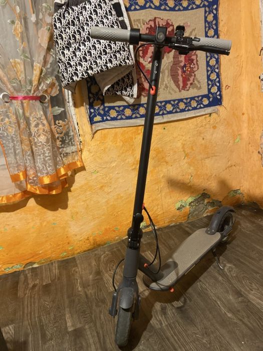 Se vinde trotineta electrica aproape nou