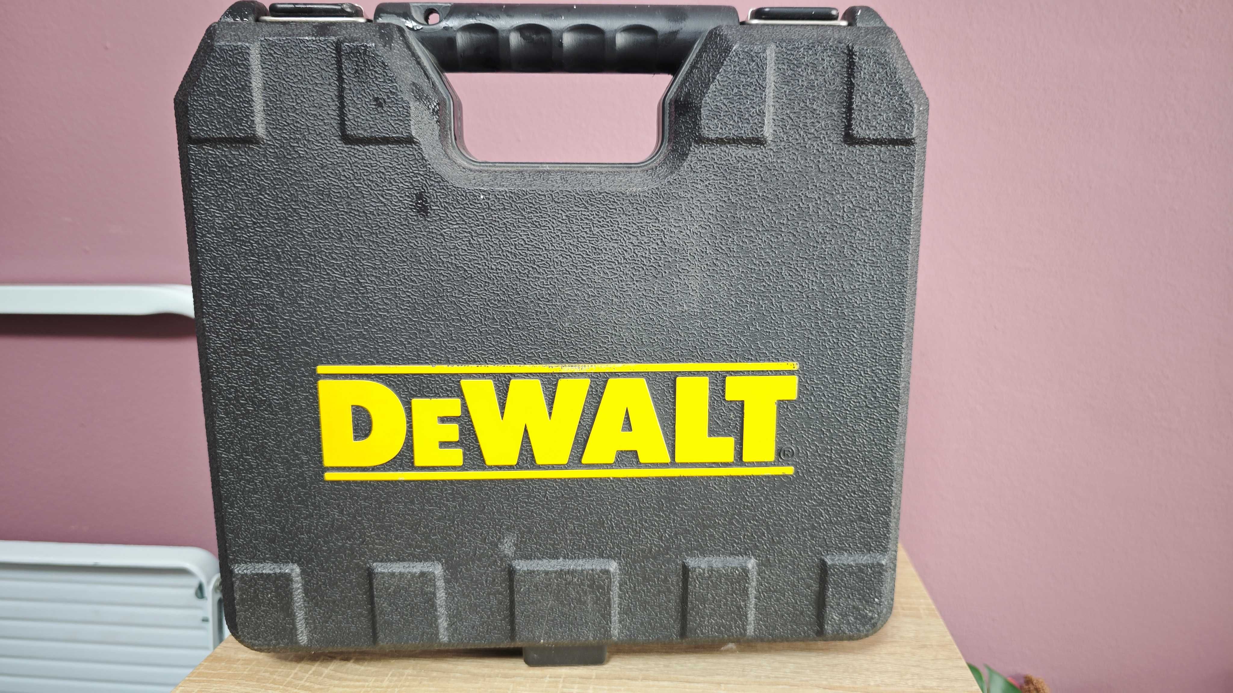 DEWALT DCD710 с комплект + битвое и свредла