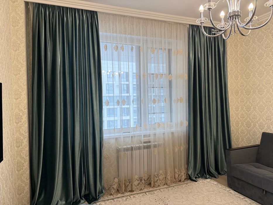 Продам шторы (2 шт) + тюли (3 шт)