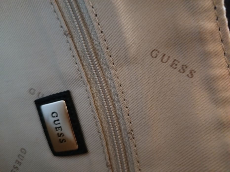 Оригинална чанта-портмоне Guess