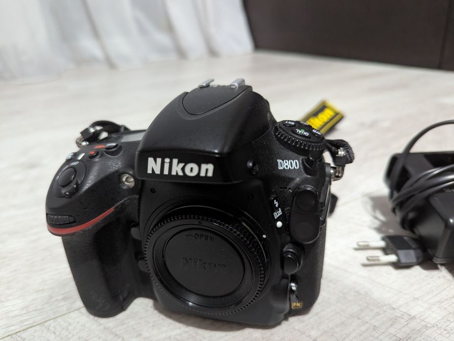 DSLR NIKON D800, D7000, Sigma 17-50 f2.8, Blitz-uri