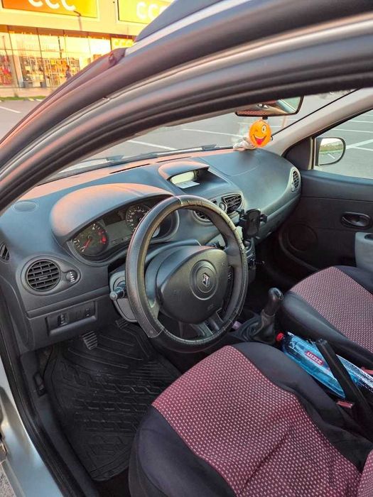 Vând un Renault Clio break 1.5d, model 2010, kilometraj 176.640 km.