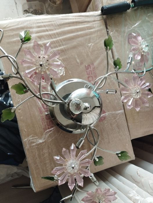 Продам люстру в спальню