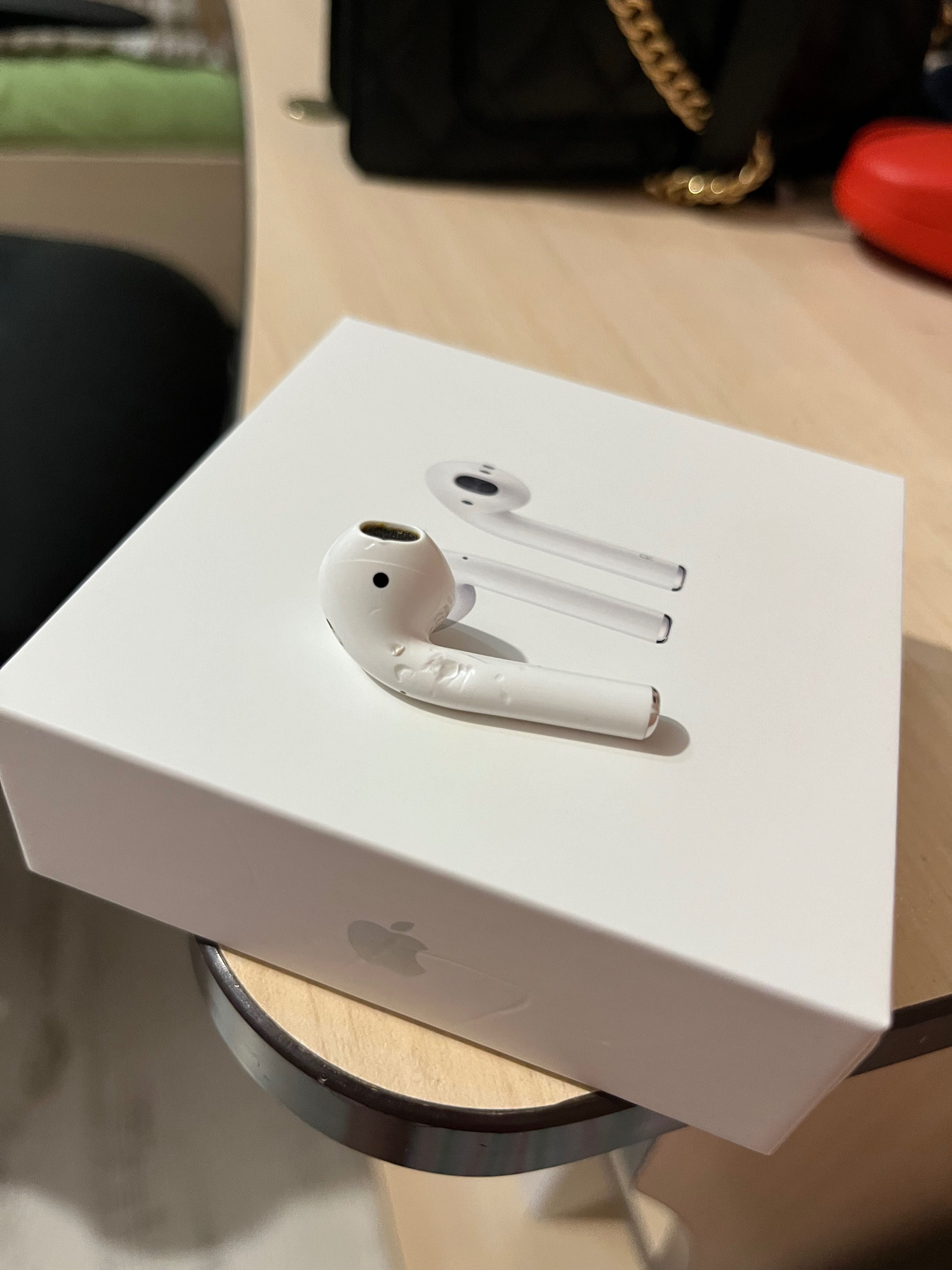 Слушалки AirPods