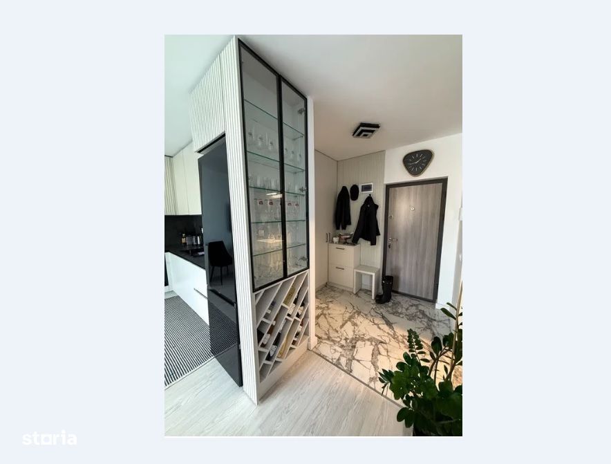 Vand apartament 2 camere ultrafinisat cu terasa si curte