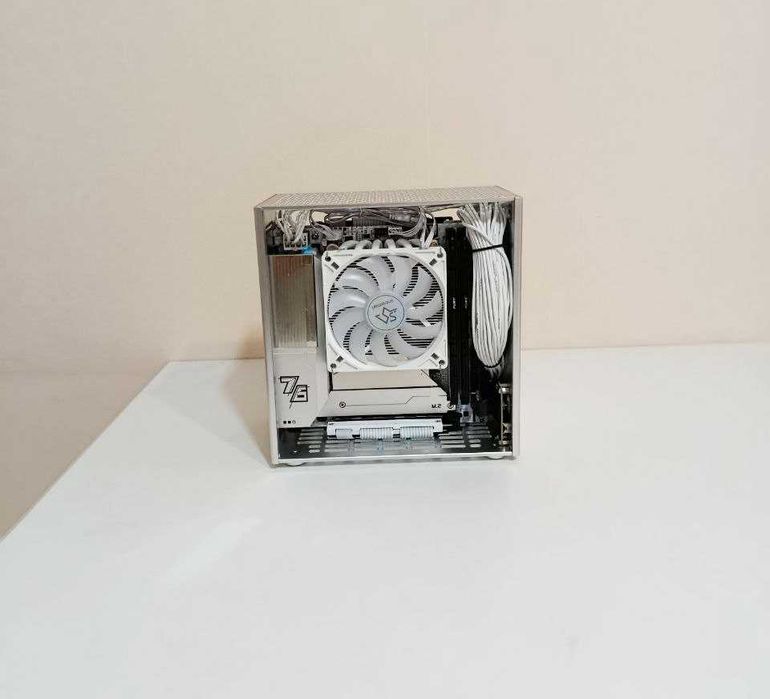 Mini-ITX Компьютер/Core i5-14600/Gigabyte RTX 5060/Монитор 2K 180HZ