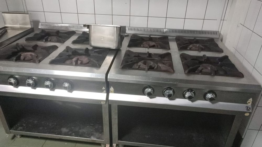 Mașina gătit cu 4 ochiuri, din inox, cu banc, de putere
