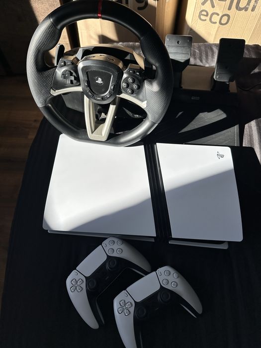 PS5 PRO 2TB !!!В гаранция!!! С 2! Контролера и бонус кормило с педали.