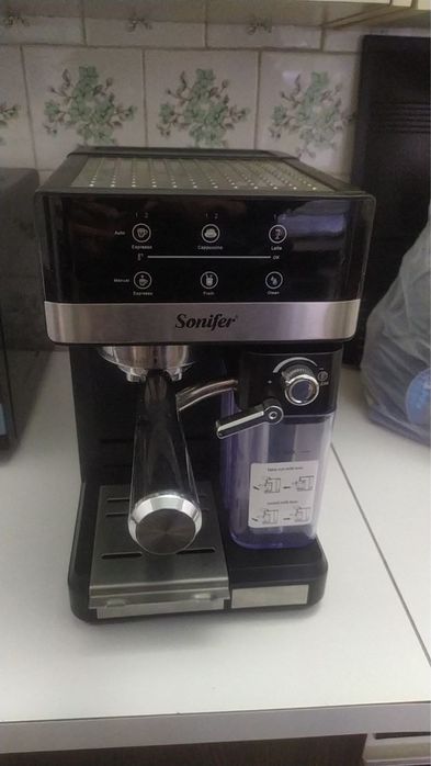 Кофемашинка Sonifer + измелчитель в отличном состояние