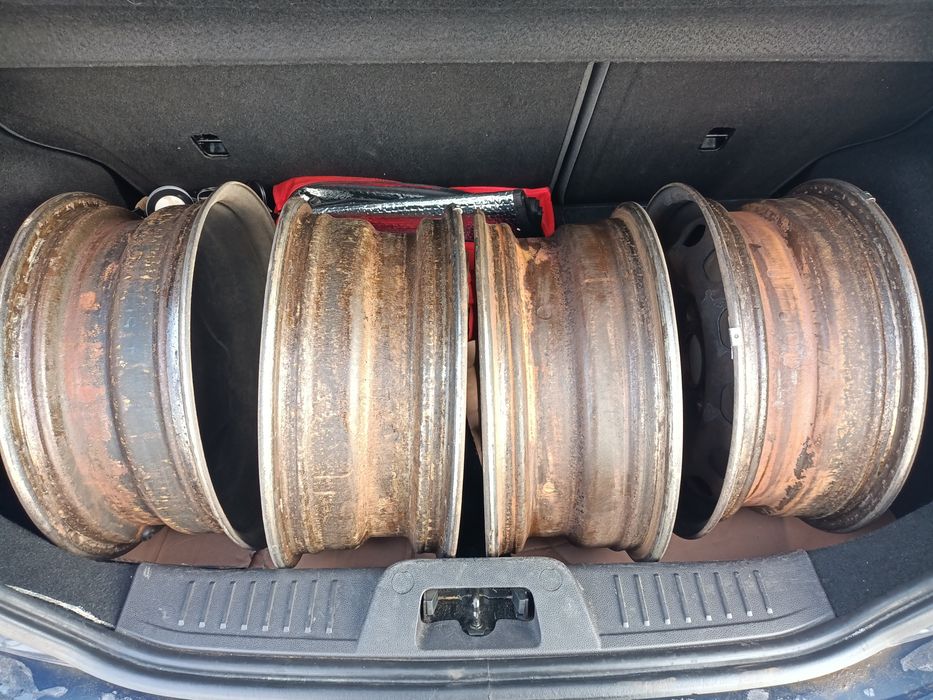 Vând jante Ford Fiesta R15