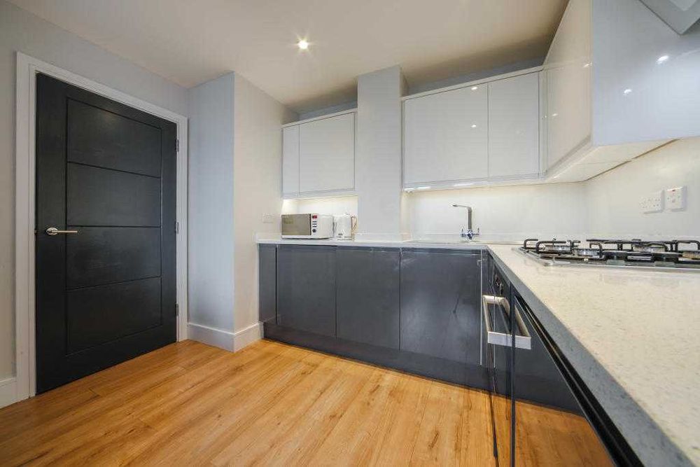 Дава се под наем Двустаен апартамент в София, Център - 56 кв.м за 408 € - Снимка #3