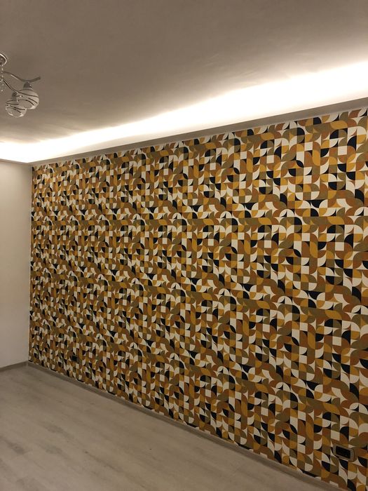 Lipesc tapet . Pun taper . Lipesc cornisa polistiren