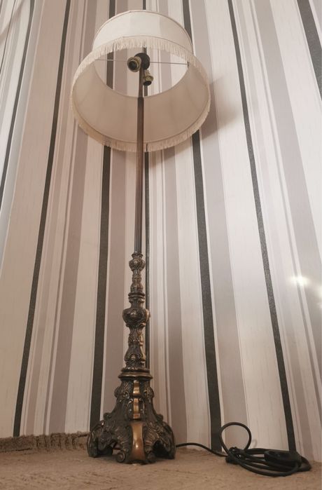 Антикварна подова лампа бронзова месингова основа тежка голяма масивна