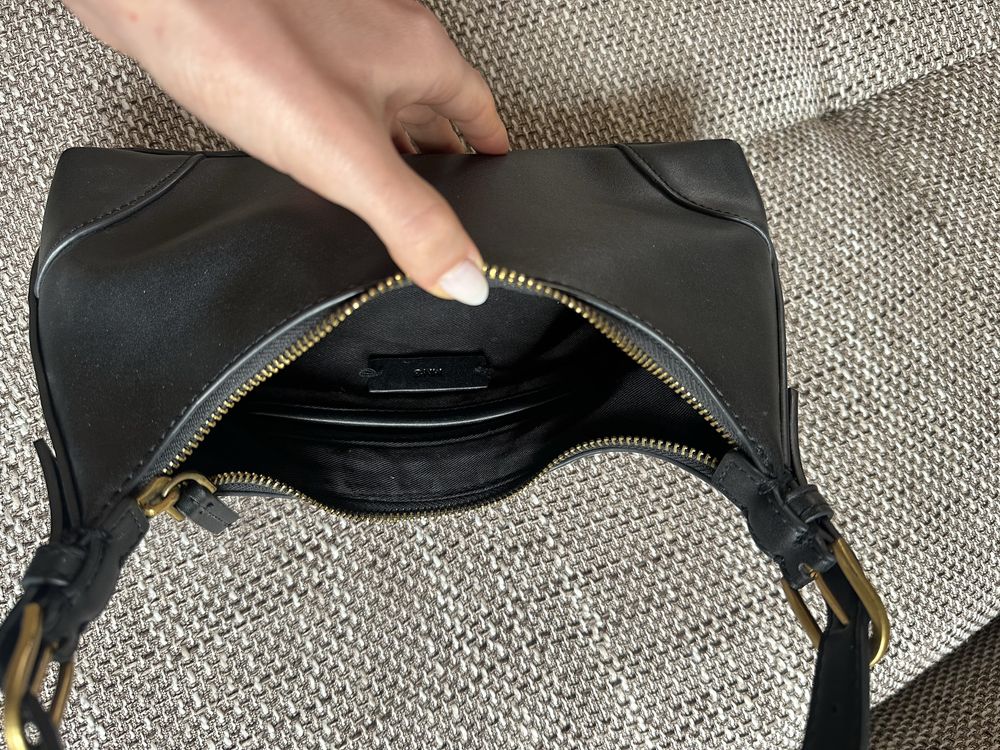 Черна чанта багета Mango
