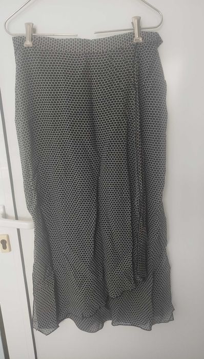 Продавам дамски костюм от три части номер 46