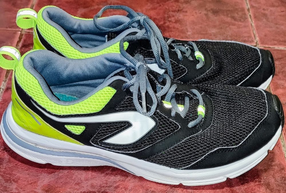 Adidași Kalenji ușori și respirabili