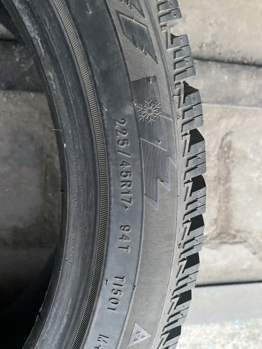 Продам шины на R 225/45/17