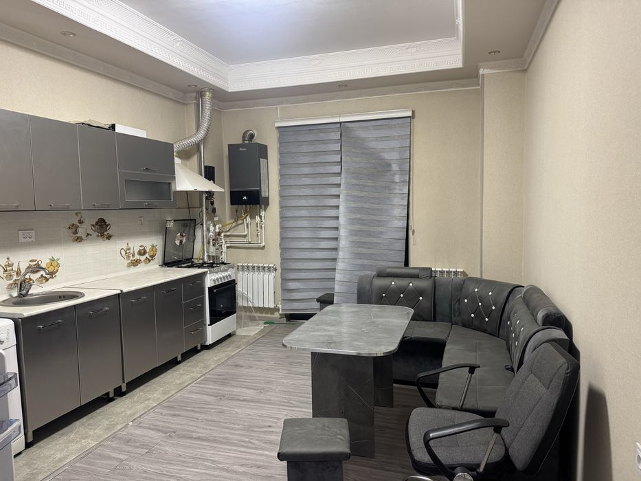 Эсо - Базар рядом Новостройка 1^2- Комнатная Сдается в аренду