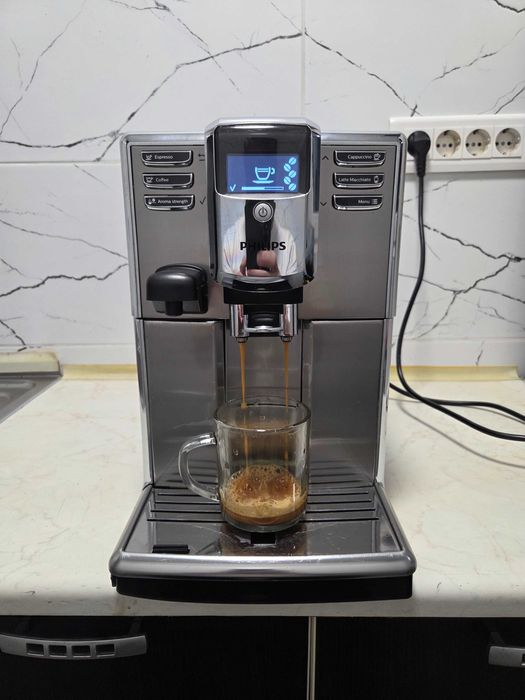Espressor Automat Philips EP5365 Aparat cu Cafea Boabe Saeco