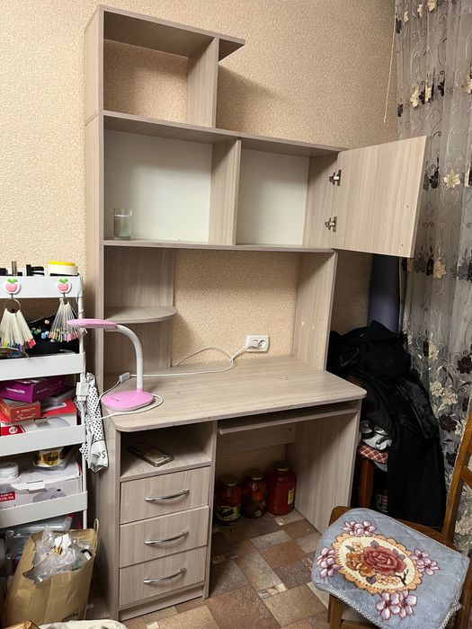 Продам стол для учебы, письменный