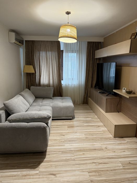 Inchiriez apartament cu 2 camere ultracentral Constanta