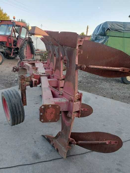 Vând plug naud 4+1 (nu kuhn,lemken )