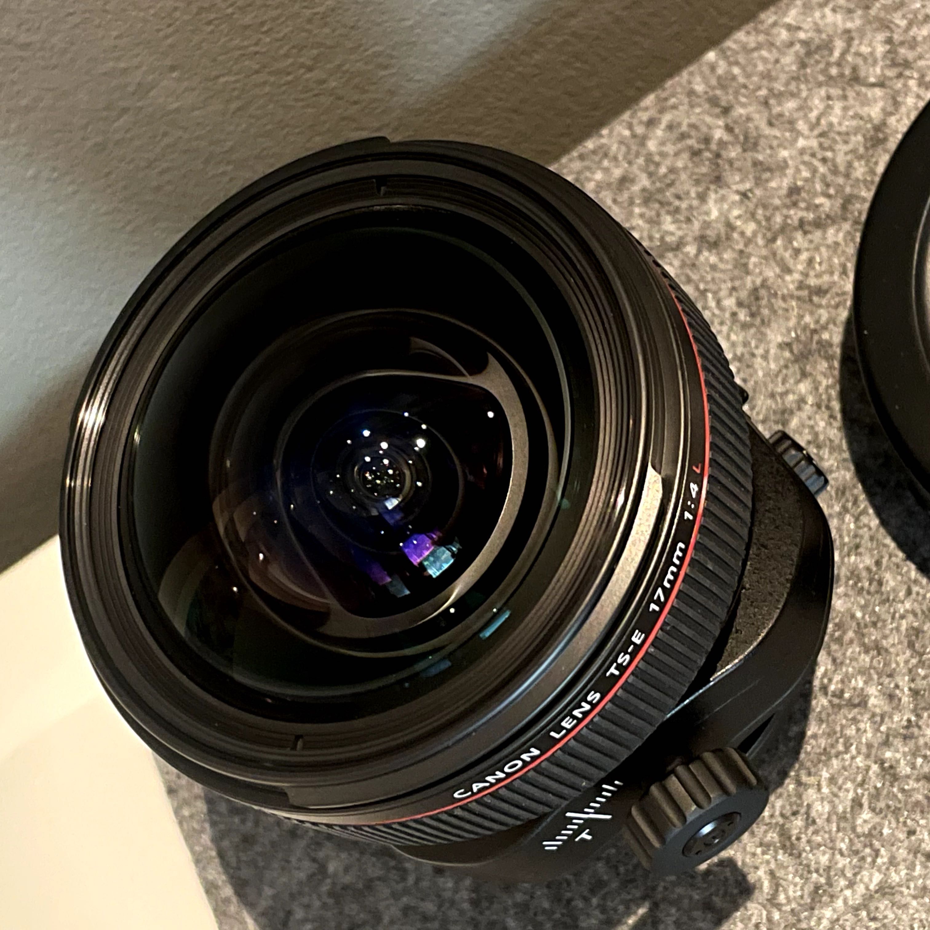 Canon 17 mm F4 Tilt-Shift Impecabil