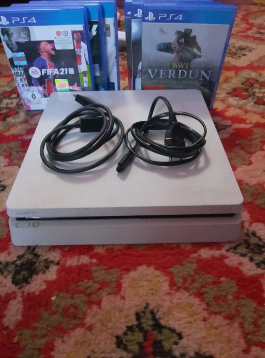 PlayStation Ps4 stare ireproșabilă fara card se vinde cu un controler