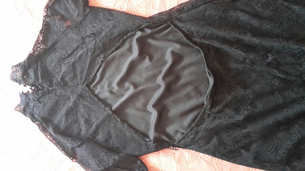 Rochie dantela si spate gol