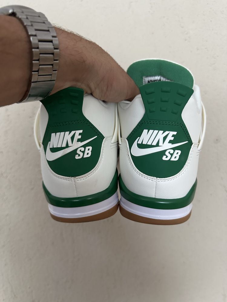Jordan 4 SB pine green