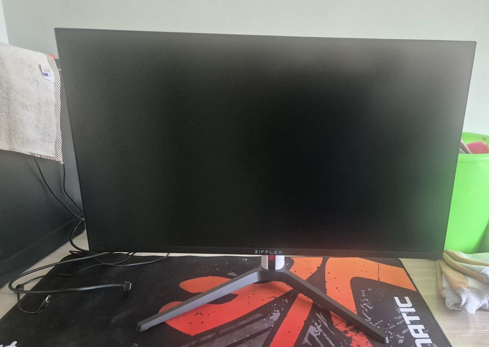 Monitor 27HQ1800