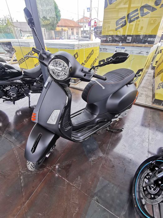 Scuter Vespa GTS Super Sport 2024