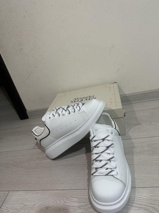 Alexander McQueen Adidasi