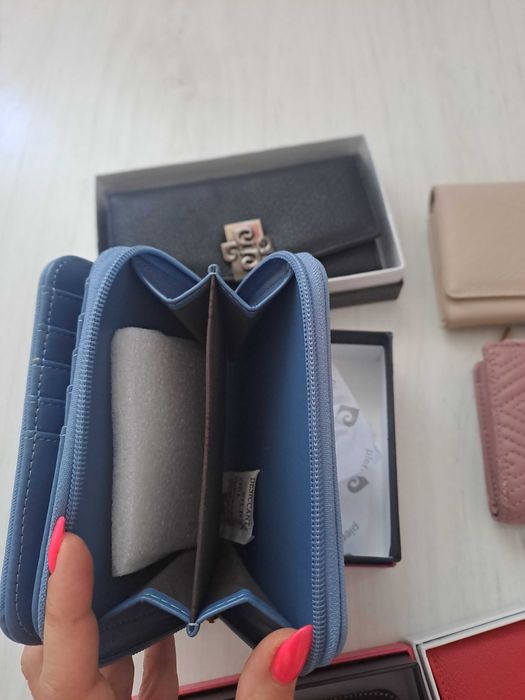 Дамски портмонета