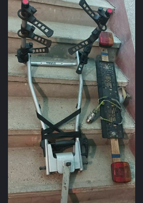 Suport 3 biciclete Thule pentru cârlig și bară suport număr mașină 0