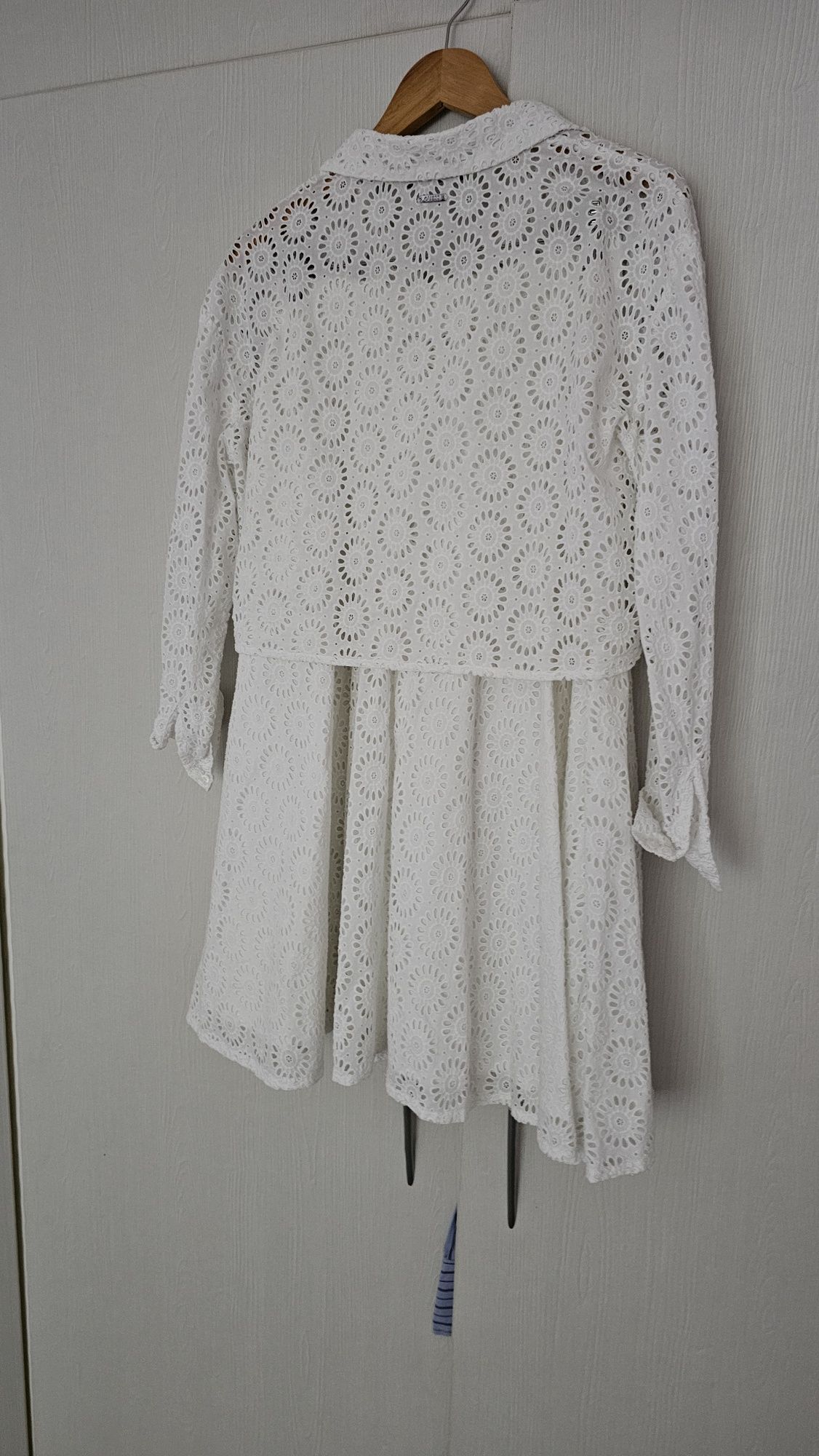Дамски костюм рязане бродерия Guess.