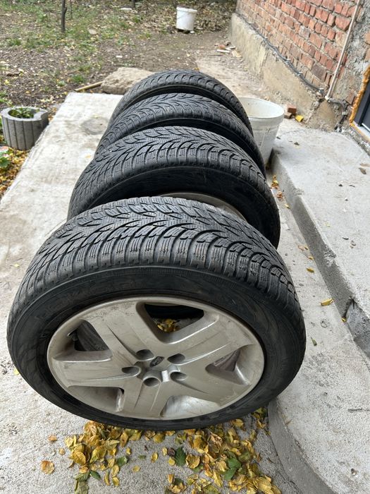 4 Cauciucuri 205/55/16 de iarna Nokian cu jante de otel si capace