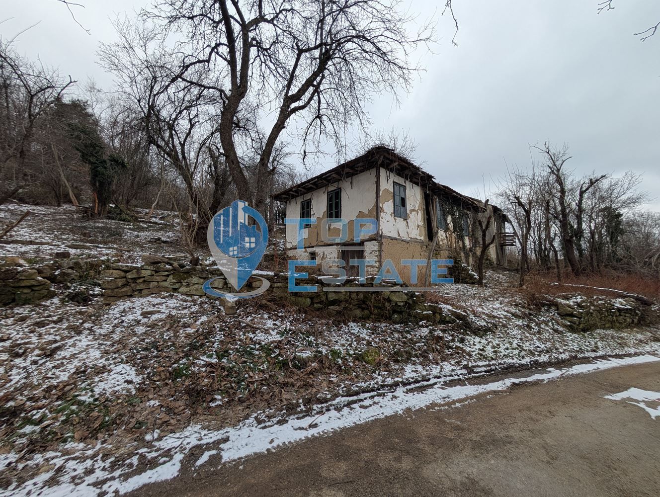 Парцел със стара къща в близост до град Трявна