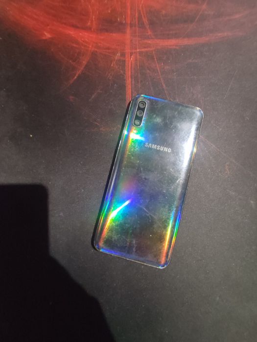 Самсунг а50 в хорошем состоянии