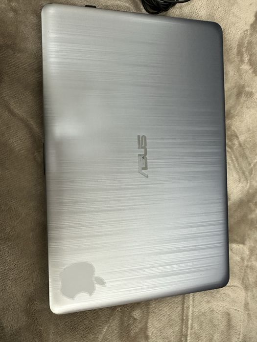 Vând laptot Asus Vivo Book