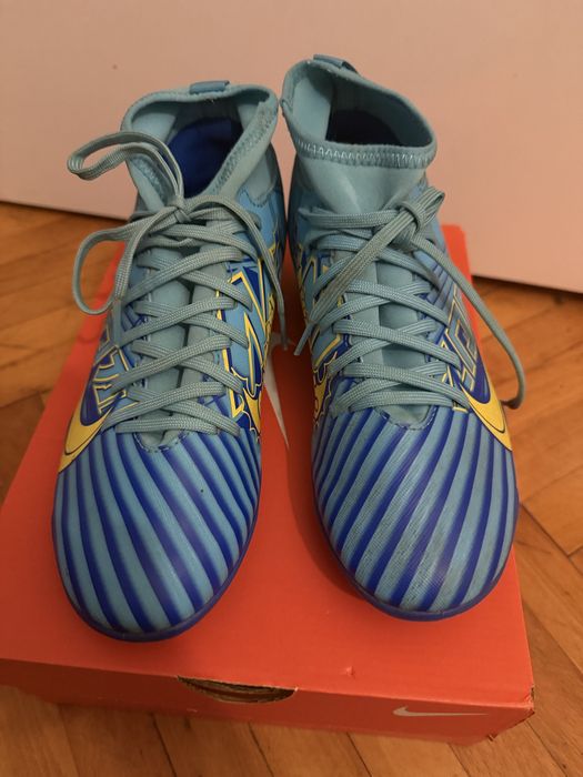 Нови бутонки NIKE KM