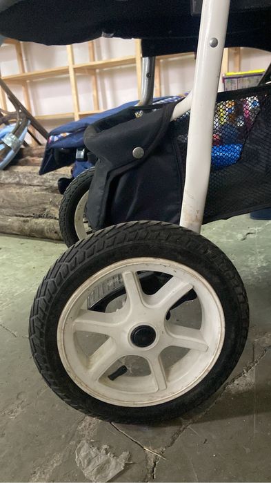 Vând cărucioare de copii