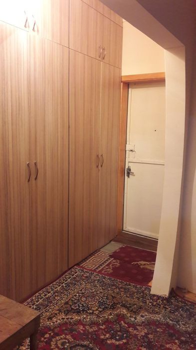 Srochni kvartira sotiladi