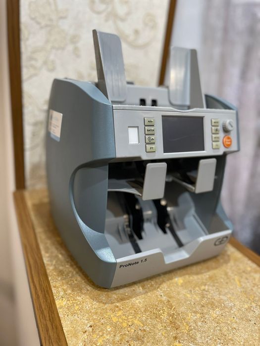 Vând mașină de numarat bani profi