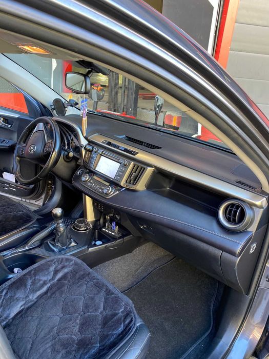 se vinde Toyta RAV 4