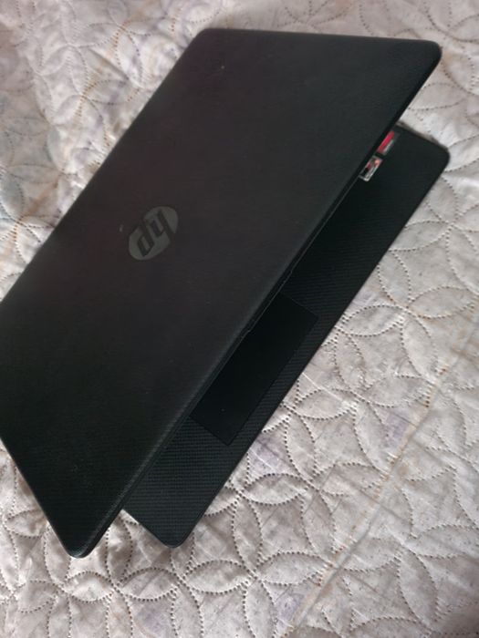 Лаптоп hp AMD RYSEN5