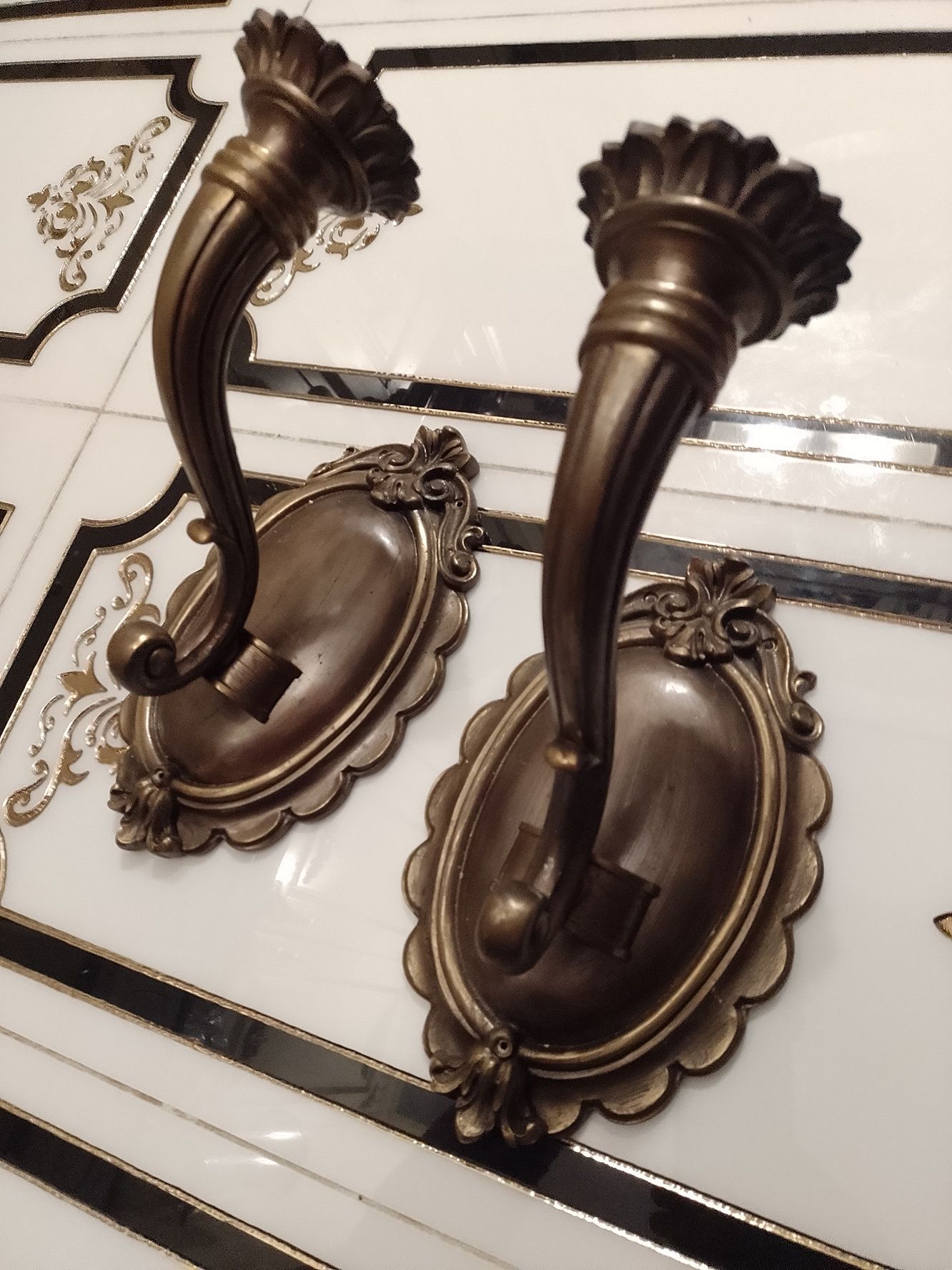 Superbă pereche de aplice antice din bronz masiv pentru lumânări ,pies