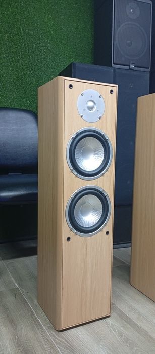 Тонколони ELTAX Universe