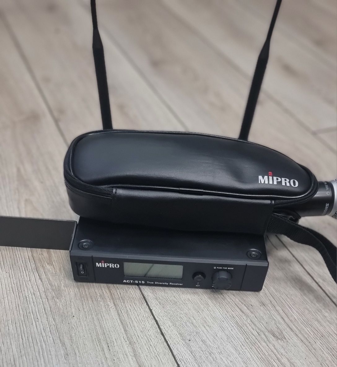 Amanet F28: Microfon Shure Mipro Act515 Mipro Act500H Shure Beta 58A